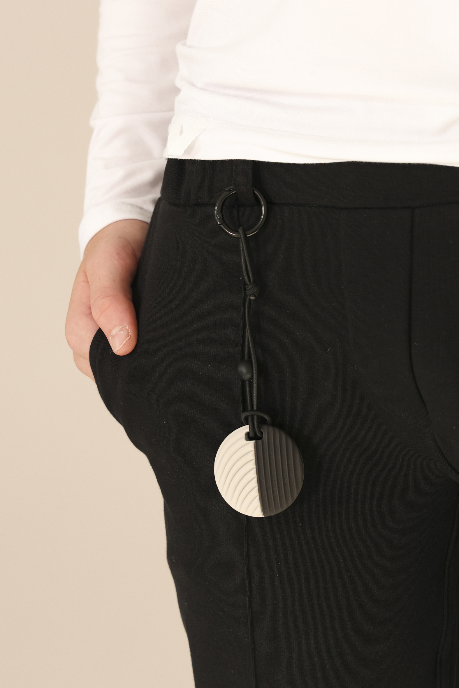 CALM CIRCLE – DISKREETNE 2-IN-1 ABIVAHEND KESKENDUMISEKS - Image 20