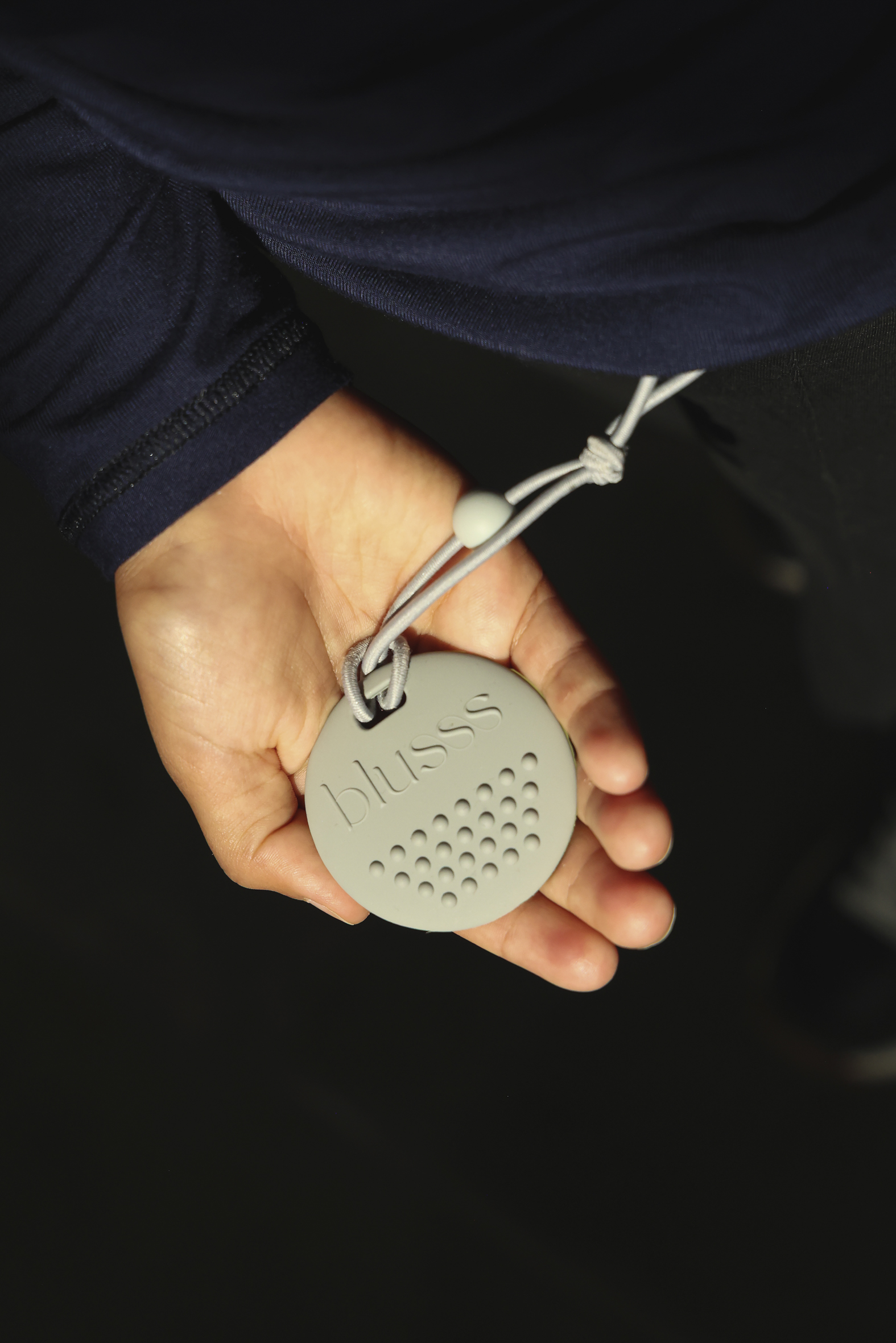 CALM CIRCLE – DISKREETNE 2-IN-1 ABIVAHEND KESKENDUMISEKS