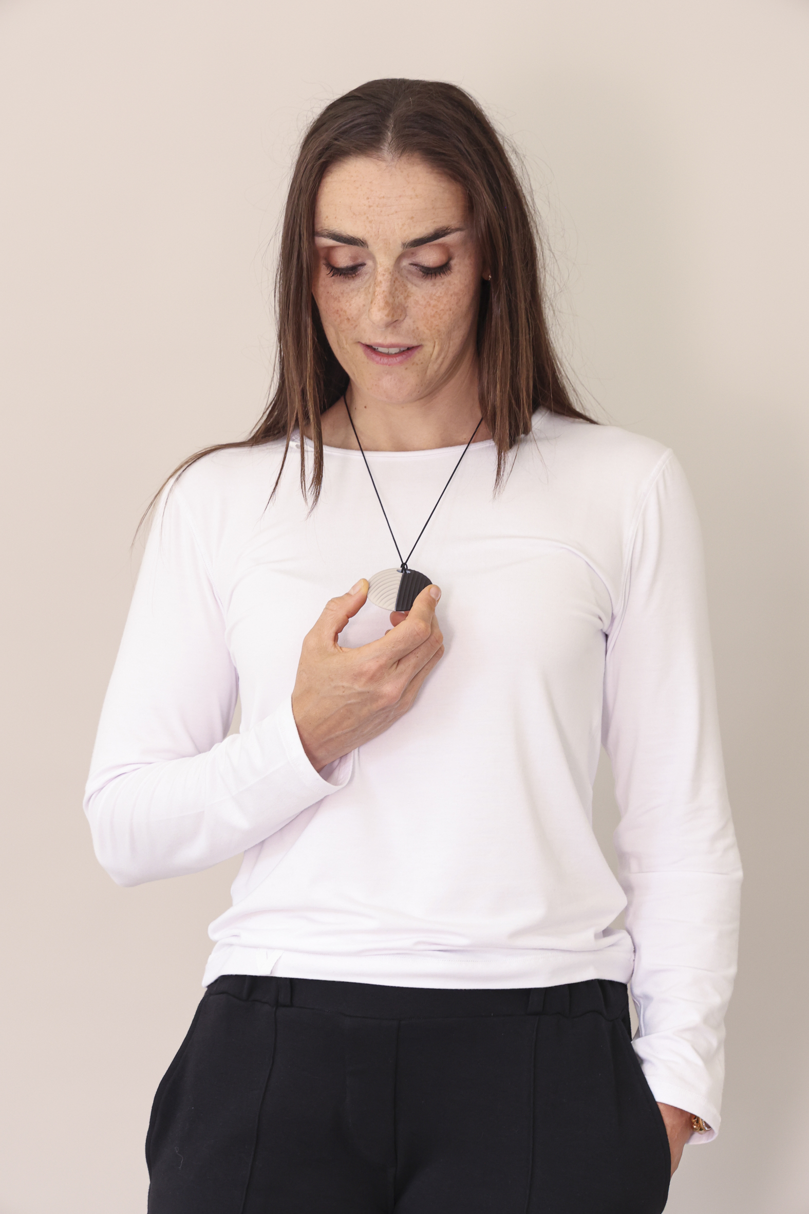 CALM CIRCLE – DISKREETNE 2-IN-1 ABIVAHEND KESKENDUMISEKS - Image 17