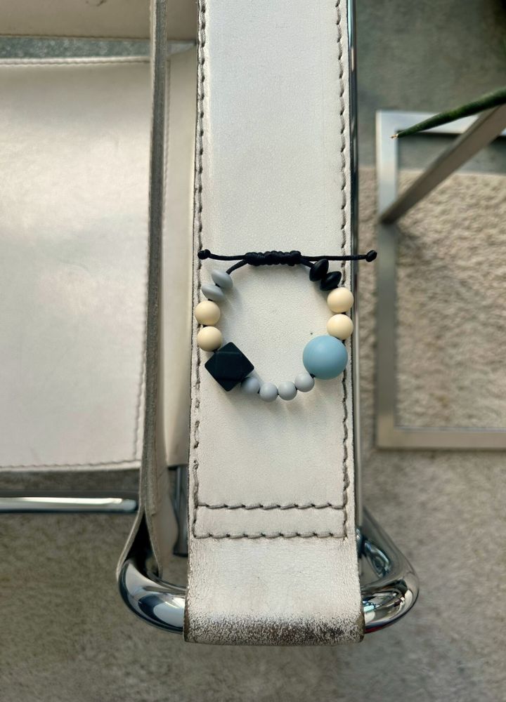 CALM BEADS 2-IN-1 KÄEVÕRU JA VÕTMEHOIDJA – MITMEKÜLGNE RAHUSTAV AKSESSUAAR - Image 2